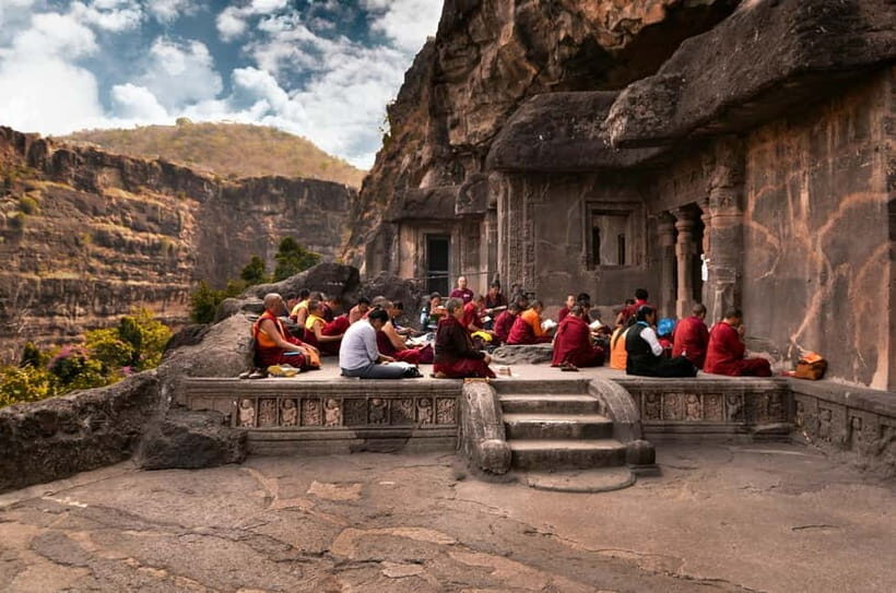 From Aurangabad: Ajanta & Ellora Day Tour with All Inclusion - A 10-hour hit of two UNESCO cave worlds from Aurangabad