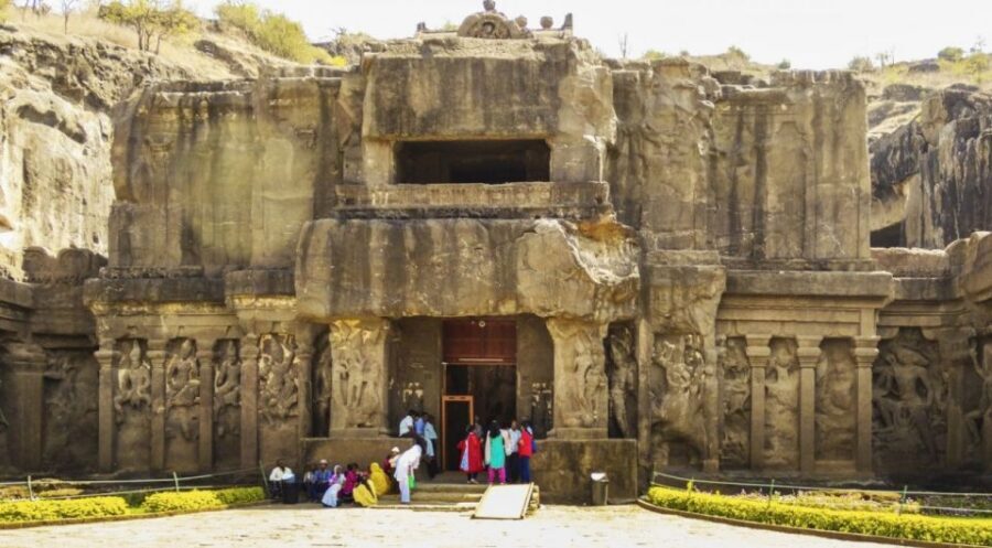 From Aurangabad: Ajanta & Ellora Day Tour with All Inclusion - Timing and crowds: getting the most from a one-day plan