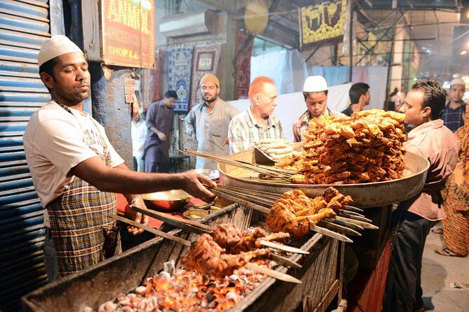 From Chaats to Chandni Chowk: A Gourmet Journey - The guide factor: storytelling that helps you taste better