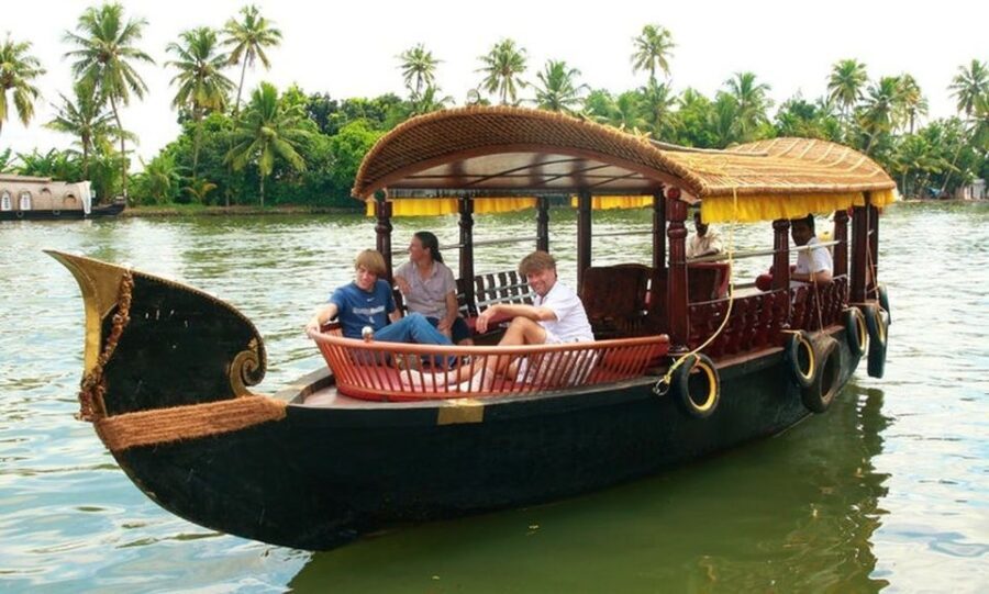 From Cochin Port: Backwater Cruise and Chinese Nets - What to bring (and what to leave behind)