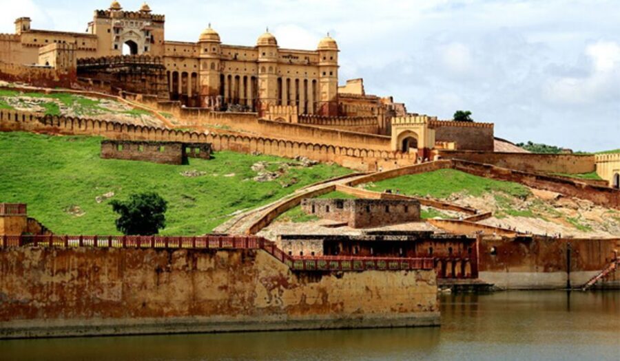 From Delhi: 2-Day Jaipur Private Guided Tour - Guides and drivers: the difference between a trip and a good trip