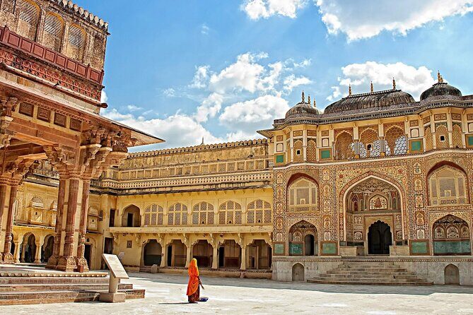 From Delhi: 3 Days Private Golden Triangle India Tour - Day 3 in Jaipur: Amber, palace life, stargazing math, and Hawa Mahal