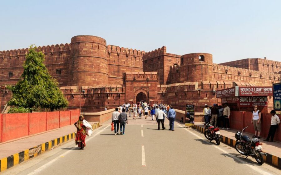 From Delhi: 8 Day GoldenTriangle Tour with Varanasi ByFlight - Fatehpur Sikri stop and the ride into Jaipur’s forts-and-palaces day