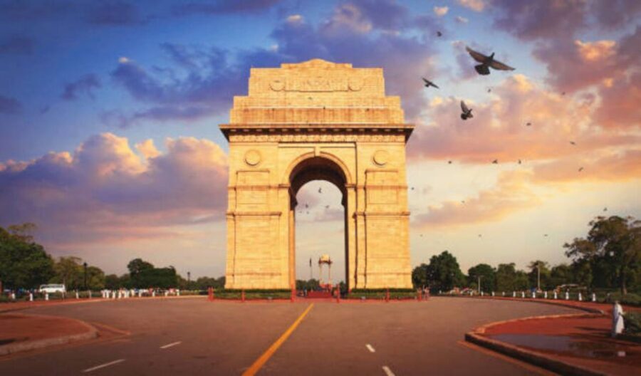 From Delhi: 8 Day GoldenTriangle Tour with Varanasi ByFlight - Varanasi at dawn: sunrise boat ride, Kashi Vishwanath, and Sarnath
