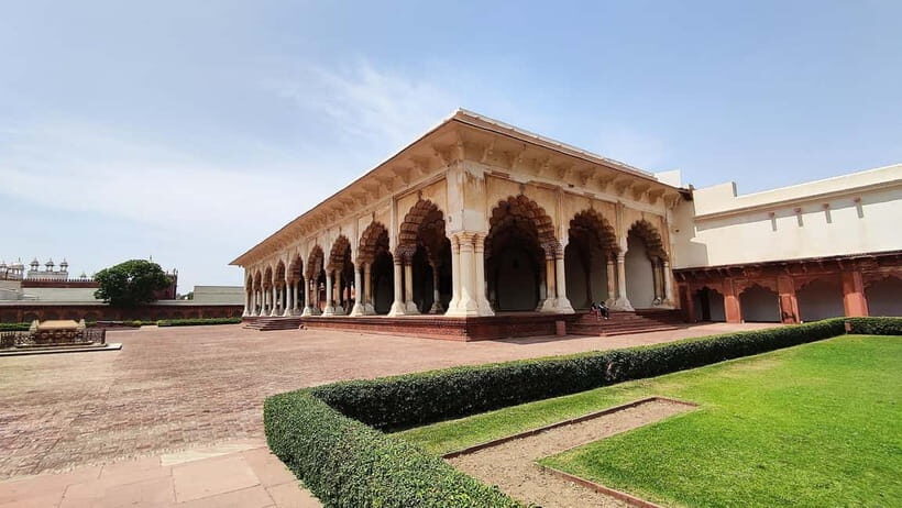 From Delhi: All-Inclusive Taj Mahal & Mathura Vrindavan Tour - Taj Mahal With a Live Guide: Skip the Ticket Line, Get the Meaning