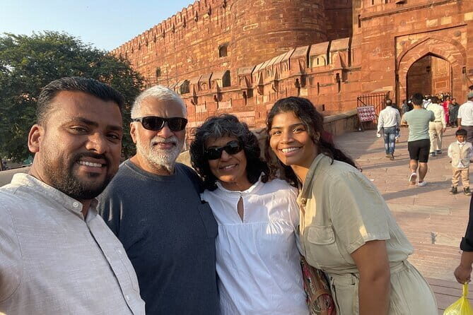 From Delhi : All Inclusive Taj Mahal Tour by Gatimaan Express - Taj Mahal with a guide: making your 2 hours count