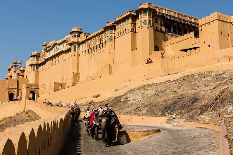 From Delhi: Jaipur Private Full-Day Guided Tour - City Palace: Where Rajasthani and Mughal Styles Share the Same Space