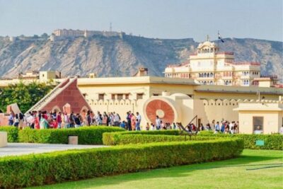 From Delhi: Jaipur Private Guided Day Tour - The drive plus the guide handoff: how the day actually runs