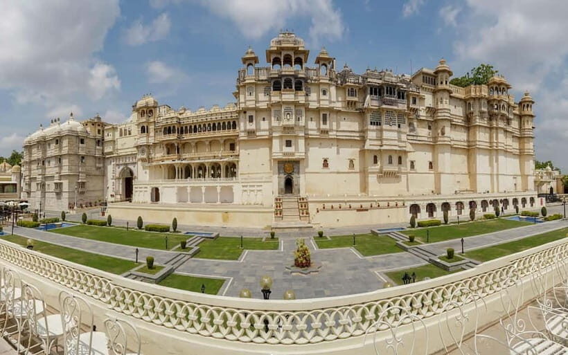 From Delhi: Jaipur Private Tour with Guide & Hotel Pickup - Hawa Mahal: 900+ Windows, Cool Air Theory, and Smart Photo Moves