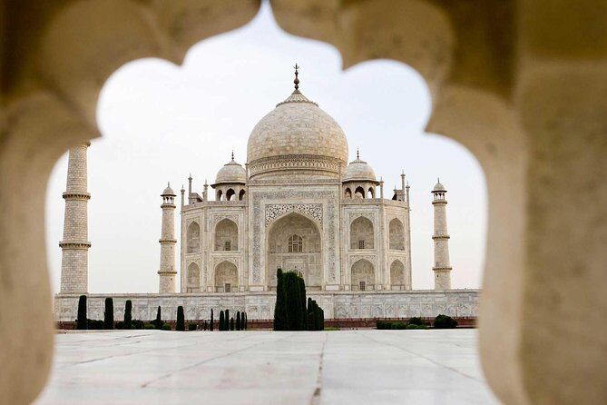 From Delhi: Luxury Taj Mahal Day Tour By Audi / BMW/ Mercedes - A long day plan that you can actually enjoy
