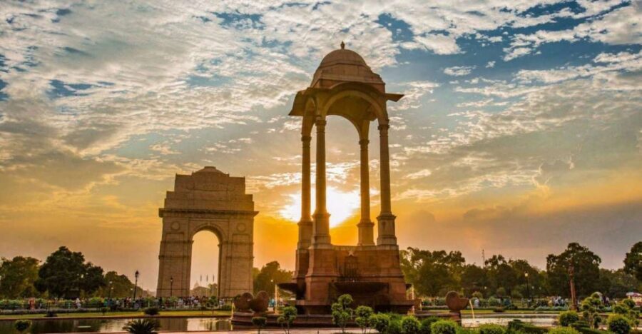 From Delhi: Old & New Delhi Layover Half or Full-Day Tour - Jama Masjid and Chandni Chowk: The Old Delhi Start