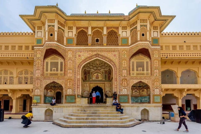 From Delhi: Private Full-Day Jaipur Highlights Tour - Hawa Mahal in 30 Minutes: Honeycomb Façade and Quick Photo Power