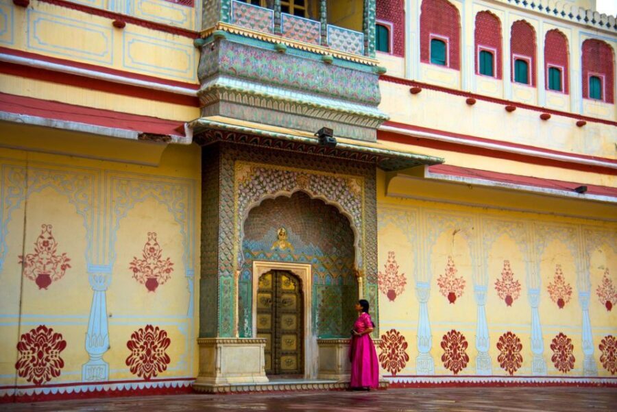From Delhi: Private Jaipur & Amber Fort Guided Tour by Car - City Palace: A Royal Residence With Mixed Styles (105 Minutes + Shopping)