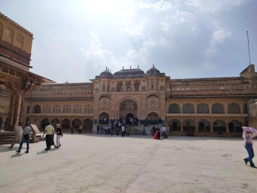 From Delhi: Private Jaipur & Amber Fort Guided Tour by Car - Hawa Mahal: 900+ Latticed Windows and the Classic Jaipur Look (30 Minutes)