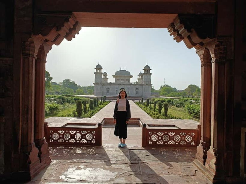 From Delhi: Private Layover Taj Mahal Day Tour By Car - Taj Mahal: skip the lines, then use your guide to see more