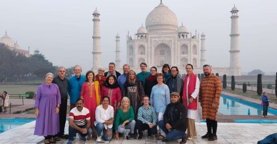 From Delhi: Private Layover Taj Mahal Day Tour By Car - The guide-driver team: what you should look for
