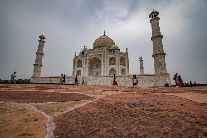 From Delhi: Private One Day Taj Mahal and Agra Tour by Car - Guides like Ranjit (and teams with Gurmeet and Farman) make the day