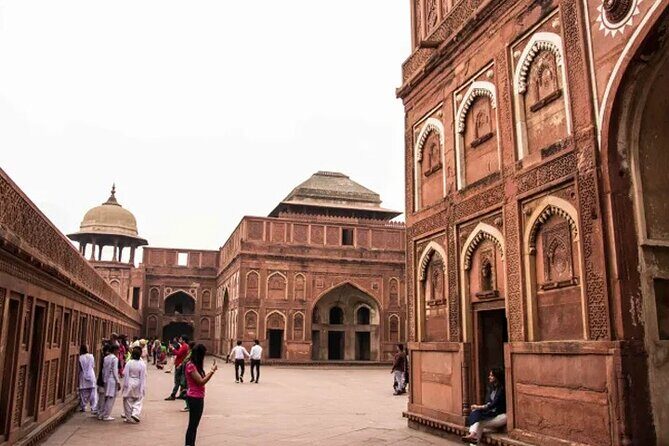 From Delhi: Private One Day Taj Mahal and Agra Tour by Car - Walking, comfort, and the reality of the day