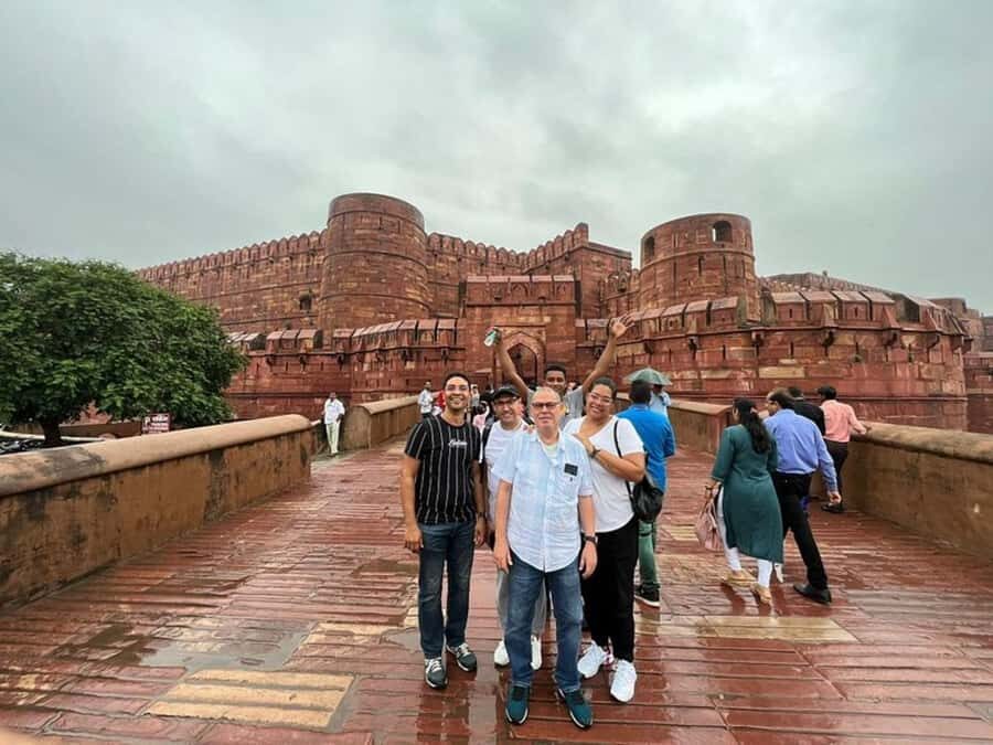 From Delhi: Private Taj Mahal, Agra Fort & Baby Taj Day Tour - Language Help and Photo-Friendly Guiding