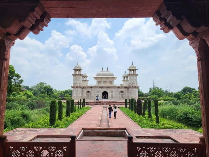 From Delhi: Private Taj Mahal Day Tour By Car and Driver - Skip-the-line entry and why it’s worth caring about