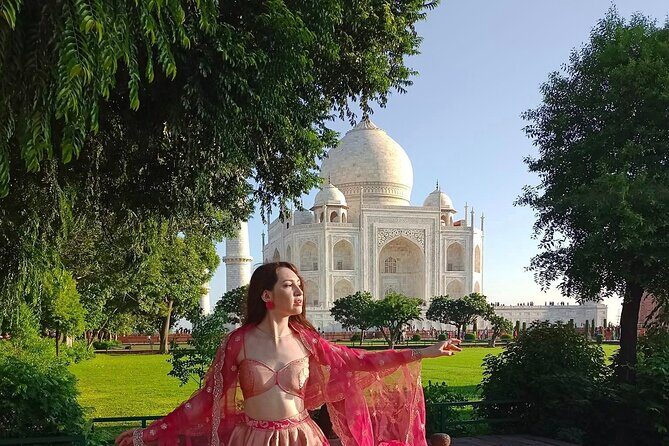 From Delhi: Private Taj Mahal Photoshoot in Indian Ethnic Attire - How the photographer works: candid + posed photos done with a plan