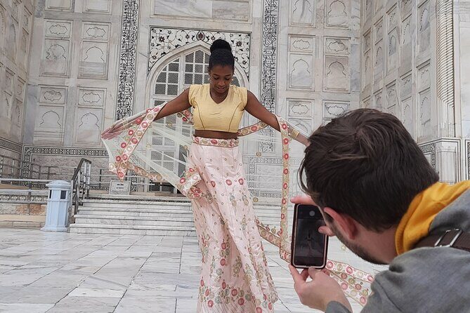 From Delhi: Private Taj Mahal Photoshoot in Indian Ethnic Attire - Guides, language options, and what makes the day feel smooth