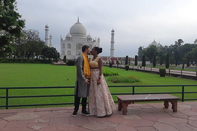 From Delhi: Private Taj Mahal Photoshoot in Indian Ethnic Attire - Delhi to Agra logistics: early pickup and AC comfort that matters