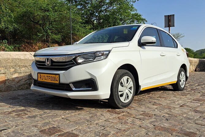 From Delhi: Private Transfers Cab To Jaipur with Agra Sightseeing - The Private Ride Setup: Air-Conditioned, WiFi, and Luggage Space