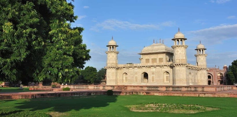 From Delhi: Same Day Priavte Taj Mahal Tour - Lunch in Agra: keep it simple, keep it timely
