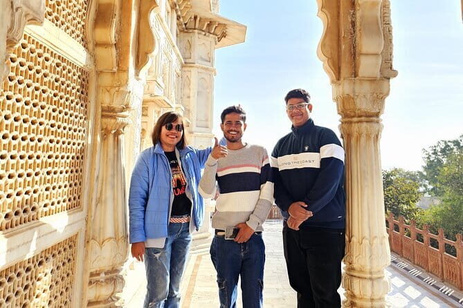 From Delhi: Same Day Taj Mahal & Agra Tour by Car -All Inclusive - Agra Fort: red sandstone views and a fast lesson in Mughal power