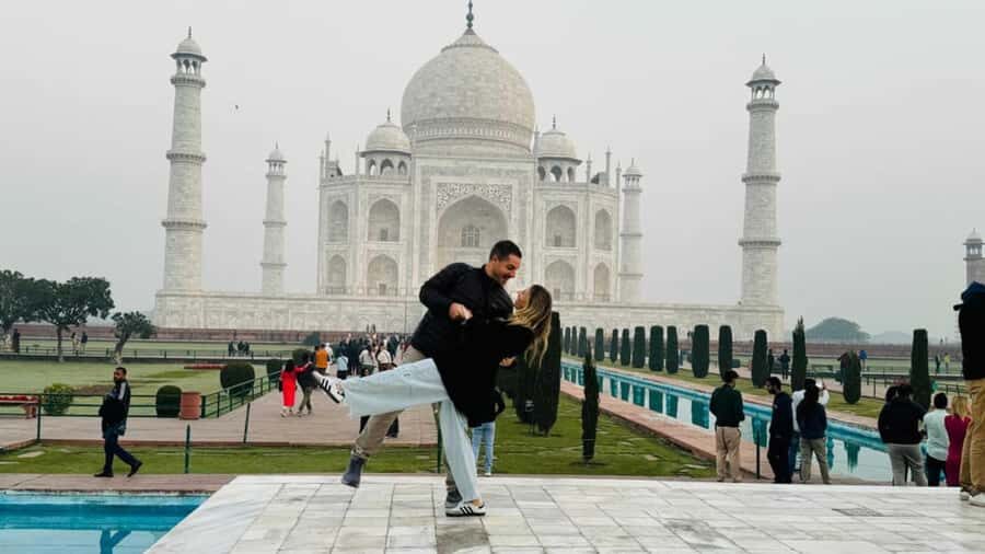 From Delhi: Same Day Taj Mahal Tour with lunch in 5 star - Lunch at a 5-star restaurant: the calm break in a packed day