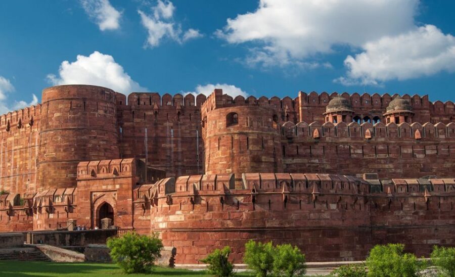 From Delhi: Sunrise Taj Mahal & Agra Private Day Trip By Car - Etimad Ud Daulah and Mehtab Bagh: two ways to see the Taj