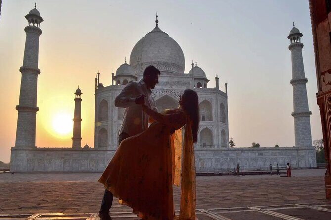 From Delhi: Sunrise Taj Mahal Tour with Professional Photographer - Getting picked up in Delhi in an AC car (and why it matters)