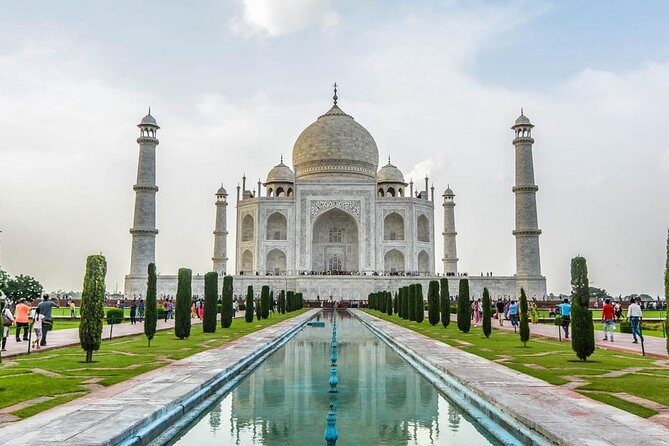 From Delhi: Sunrise visit to Taj Mahal along with Fatehpur Sikri - Day 2: Breakfast, then Fatehpur Sikri with your guide in place