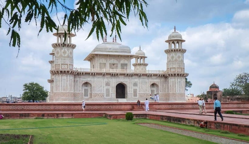 From Delhi: Taj Mahal & Agra Day Tour by Superfast Train - Arriving at Agra Cantt by 9:50: Meeting Your Guide and Settling In