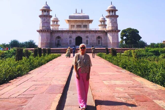 From Delhi: Taj Mahal, Agra Fort & Baby Taj Same Day Tour by Car - The 5-star buffet lunch and the Agra marble inlay break