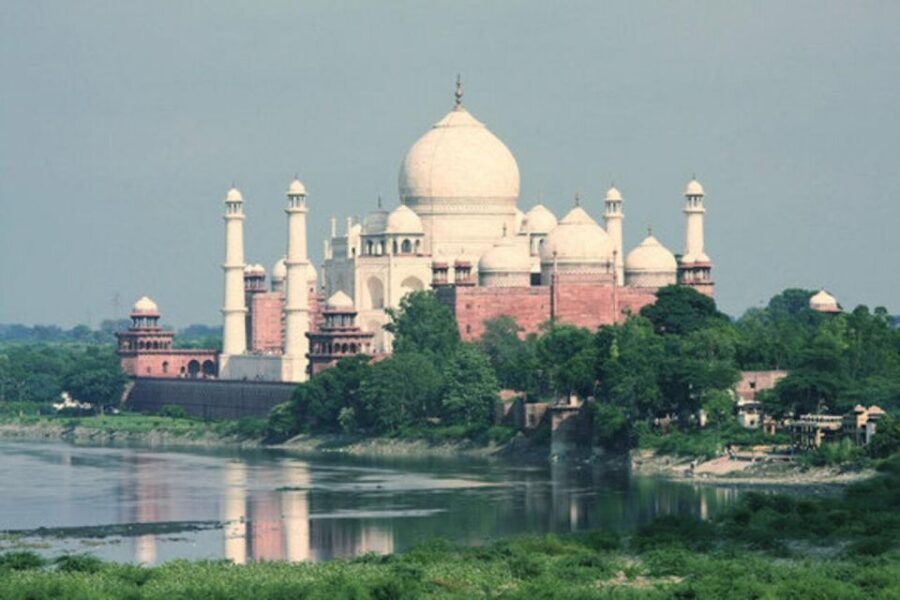 From Delhi: Taj Mahal, Agra & Mathura Tour by Car - Shri Krishna Janmasthan Temple in Mathura: spiritual focus and guided pacing