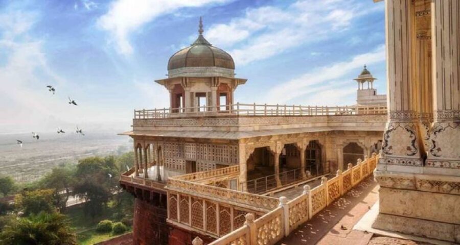 From Delhi: Taj Mahal & Agra With Fatehpur Sikri Day Tour - Lunch at DoubleTree by Hilton Agra: A Real Reset