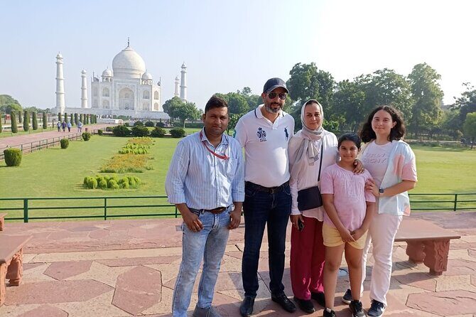 From Delhi Taj Mahal and Agra Tour by Car - Lunch at DoubleTree by Hilton: optional comfort that can save your energy