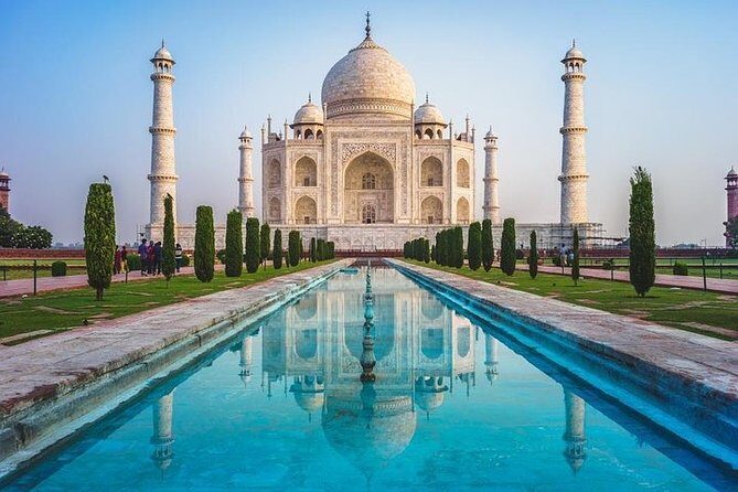 From Delhi: Taj Mahal Day Tour With Traditional Dress - Small-group and long-day reality check