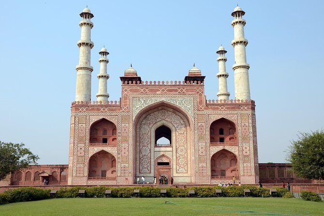 From Delhi : Tajmahal Sunrise tour with Agra fort, Baby Taj, Meal - DoubleTree by Hilton Agra: the meal break that keeps the day moving