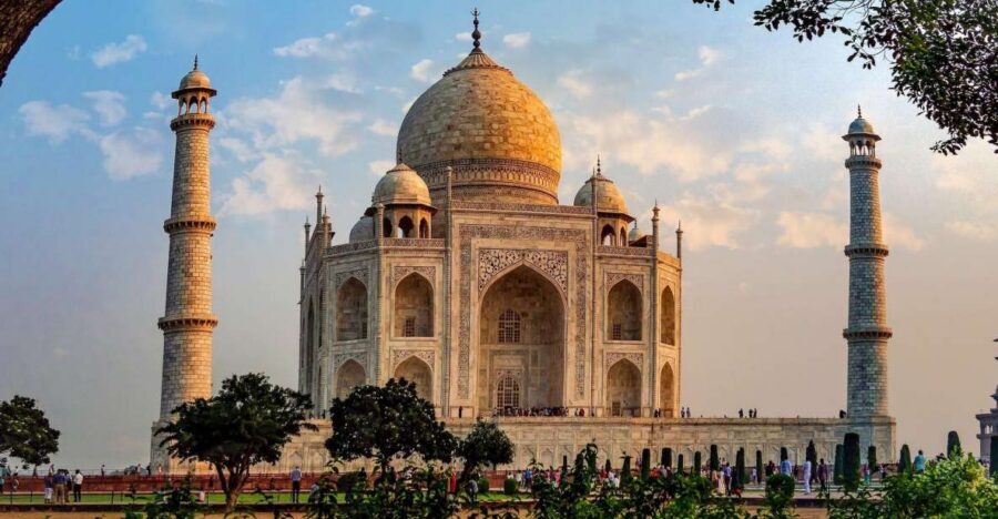From Delhi:All Inclusive Taj Mahal Day Tour by Fastest Train - Key things to know before you go