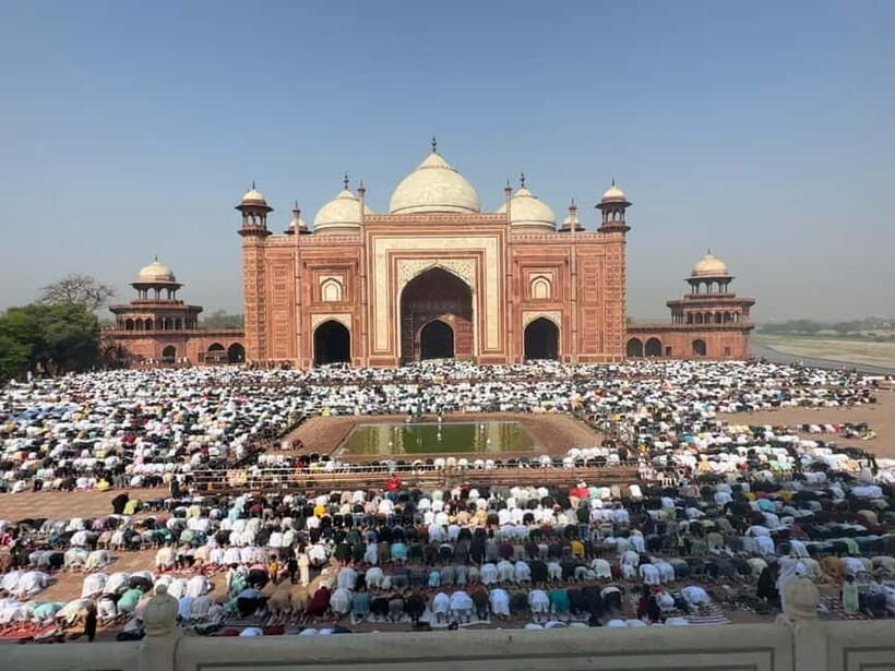 From Delhi:All Inclusive Taj Mahal Day Tour by Fastest Train - Getting Around Agra: Vehicles, Timing, and Comfort