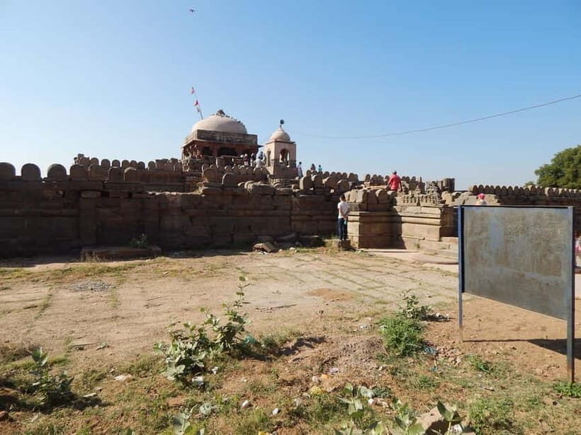 From Jaipur: Day Trip to Chand Baori and Bhangarh Fort - Jaipur to Abhaneri: The Drive That Sets Up the Day