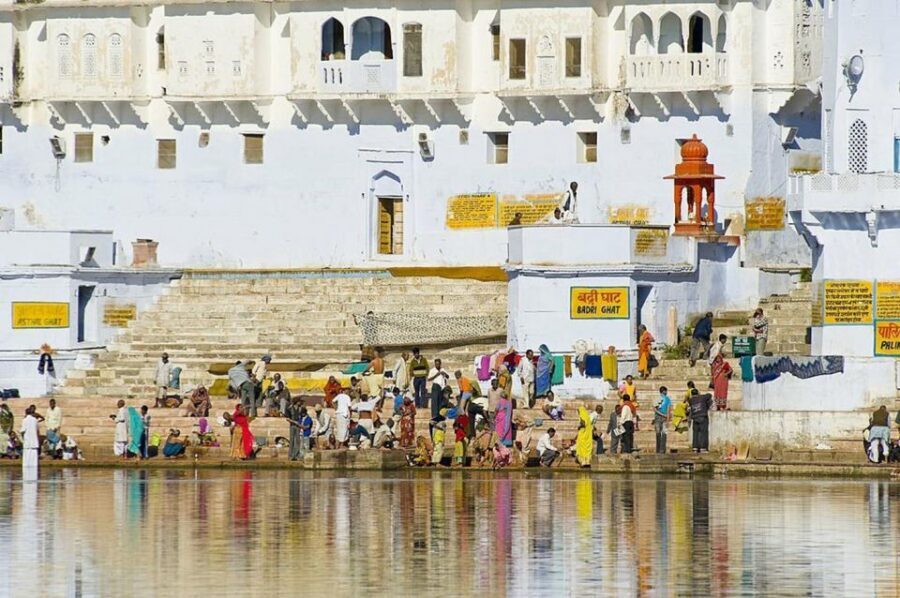 From Jaipur: One-Day Trip From Jaipur to Pushkar - Pushkar Lake and its 52 ghats: what makes the sacred water visual