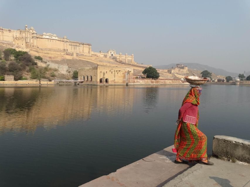 From Jaipur: Private Amber Fort, Jal Mahal and More Car Tour - Hawa Mahal: The Lattice Façade and What to Look For