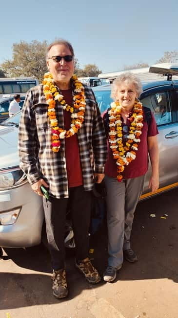 From Jaipur: Private Tajmahal Sunrise & Agra CityTour By Car - Taj Mahal with queue assistance and a live guide