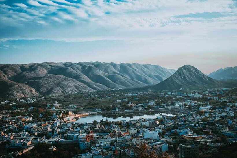From Jaipur: Pushkar and Ajmer Private Day Trip - Pushkar’s lakefront and old-town walking: where the day starts to feel real