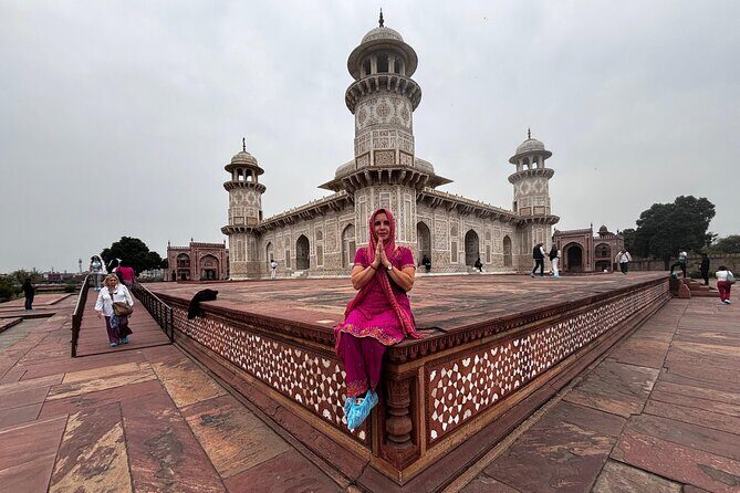 From Jaipur: Taj Mahal & Agra Tour with Transfer to Delhi by Car - A one-day route that solves two problems at once