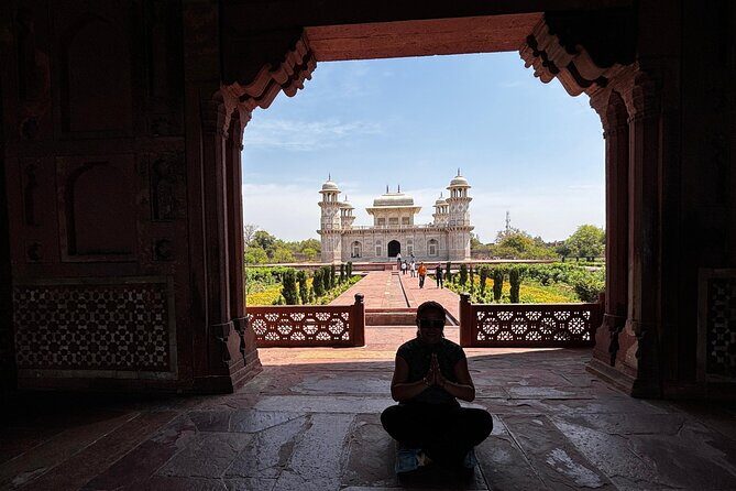 From Jaipur: Taj Mahal & Agra Tour with Transfer to Delhi by Car - Agra Fort: Mughal-meets-Hindu style in about an hour